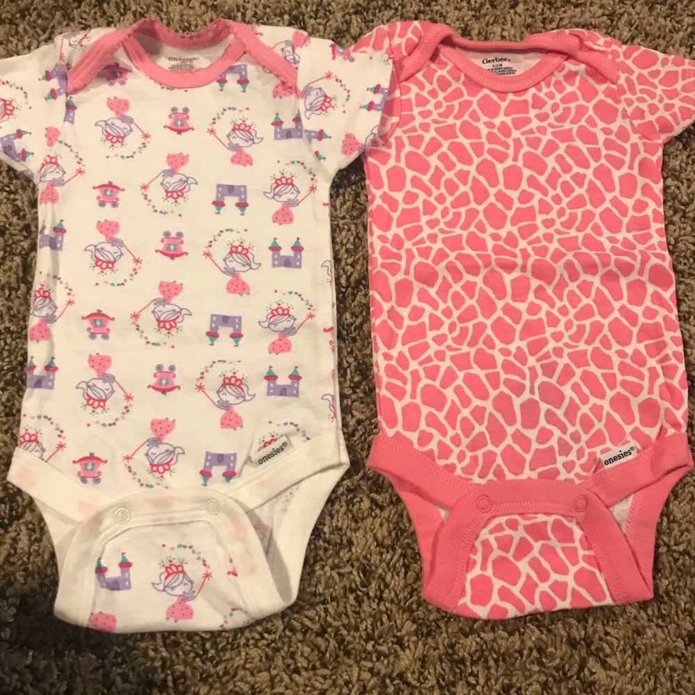 Baby girl 0-3 month Gerber lot.